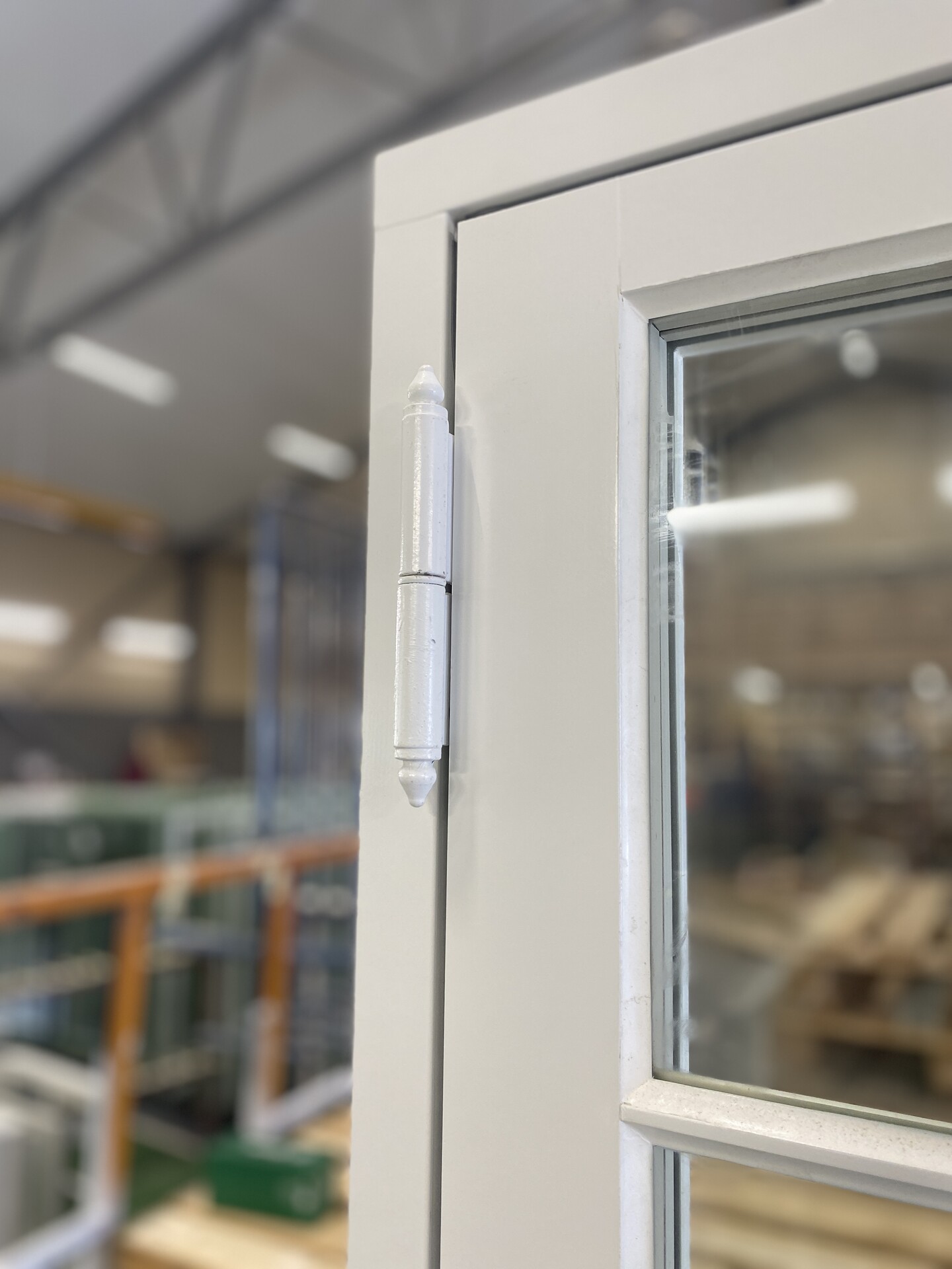 Malt drapehengsle pa utadslaende balkongdor BYV 01945 1920 1