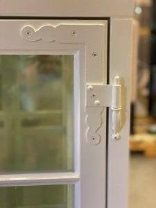 Hjornejern-rokokko-med-rompestol-BYV-00877 1920-Foto Ingvild Hovden-1-225x300