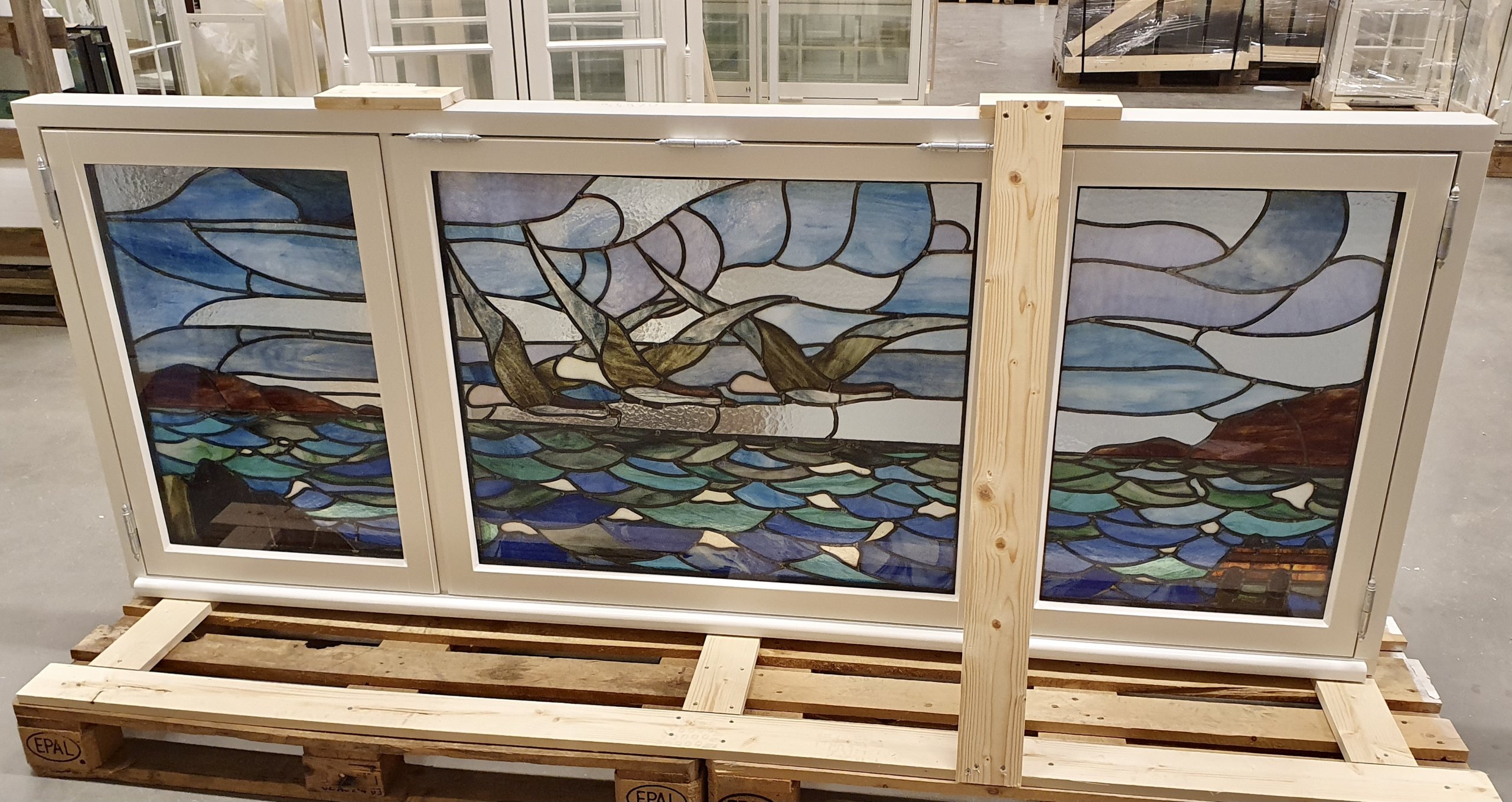 Spesialvindu med gjenbruk av blyglass BYV 00852 Foto Ingvild Hovden scaled