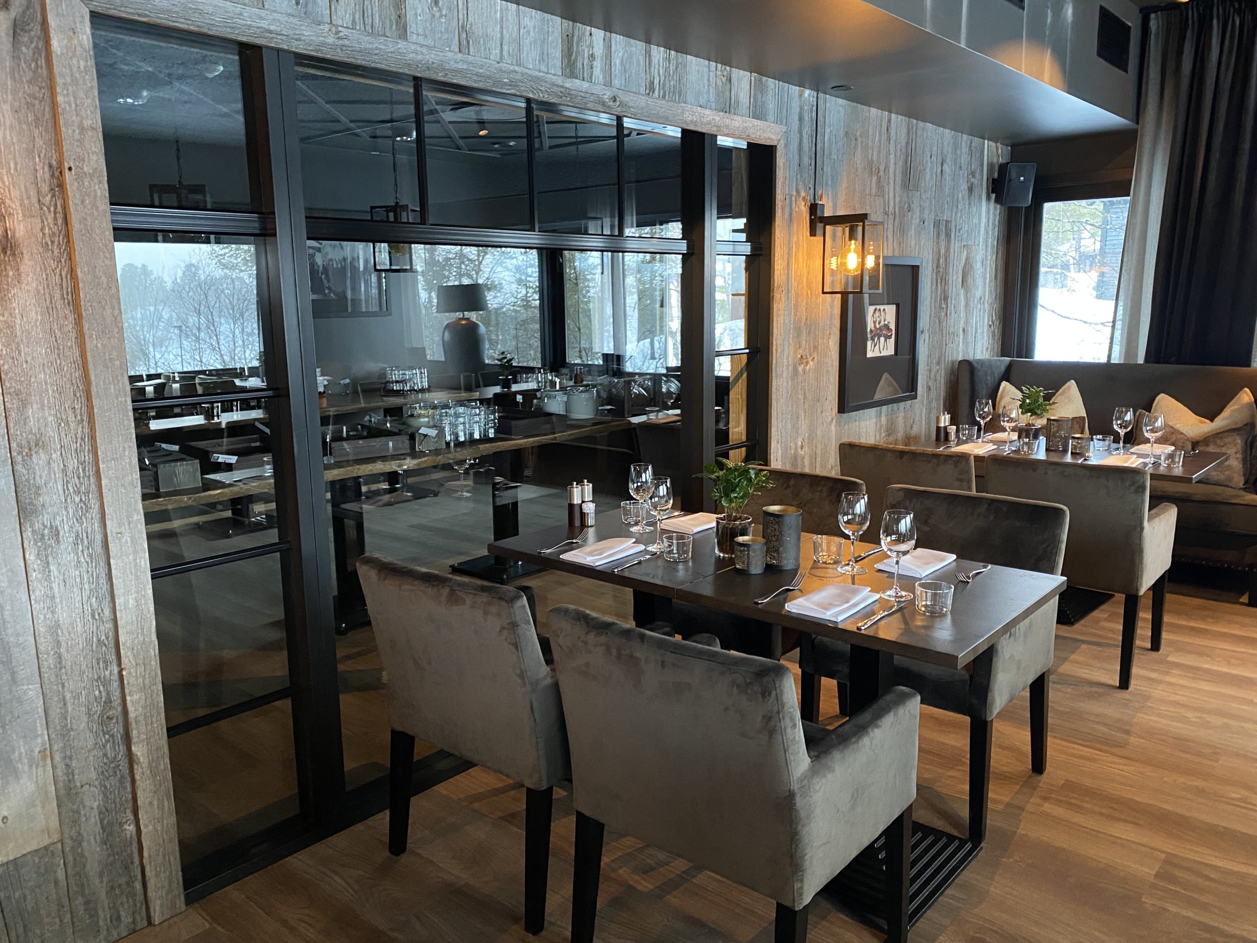 Innvendige vindu Hovdestoylen hotell BYV 00982 Foto Ingvild Hovden scaled