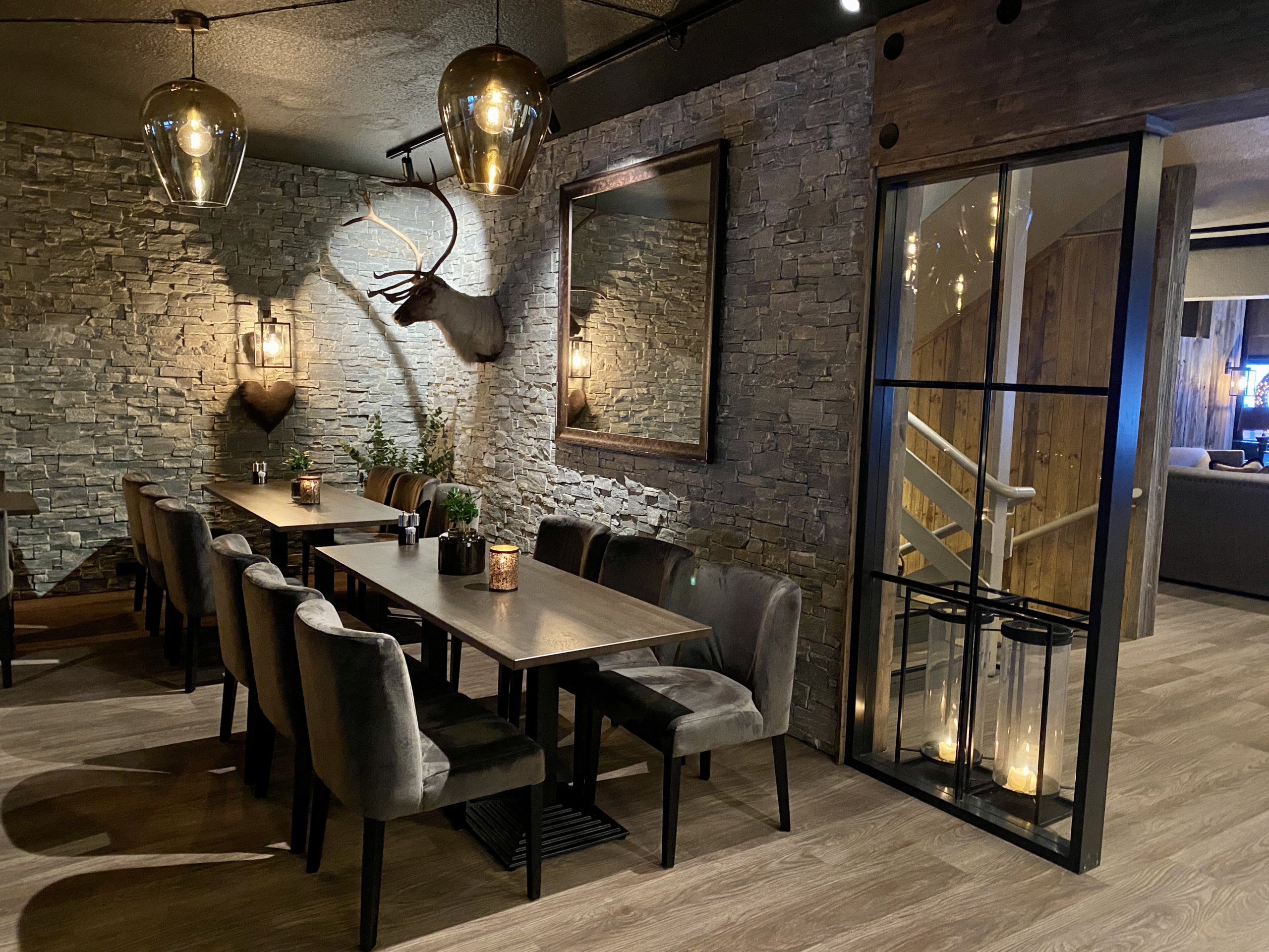 Innvendige vindu Hovdestoylen hotell BYV 00984 Foto Ingvild Hovden scaled