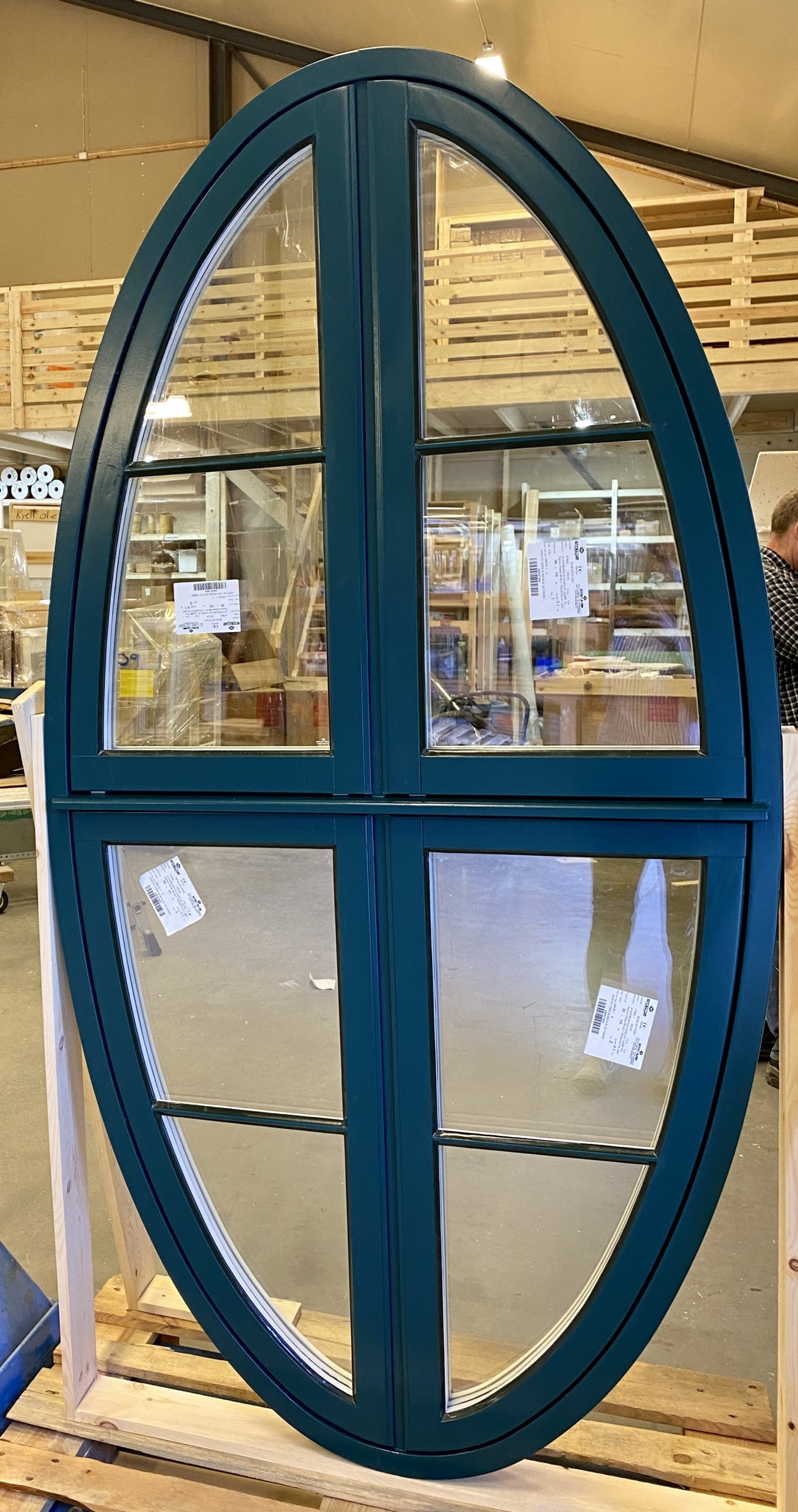 Ovalt 4 rams spesialvindu BYV 00820 Foto Ingvild Hovden scaled