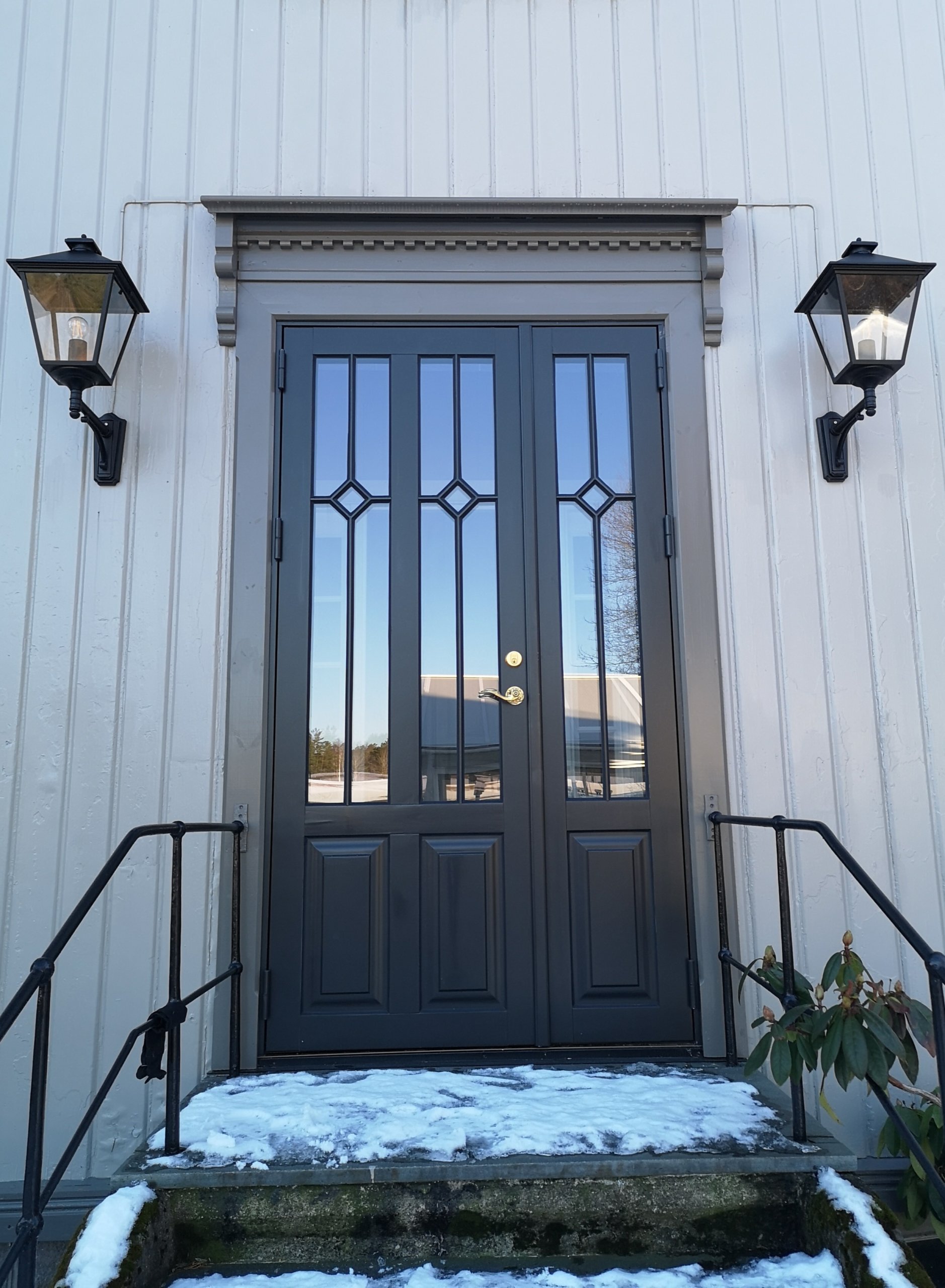 2 floya utadslaende iSOKiTT ytterdor med spesialsprosser BYV 02145 scaled