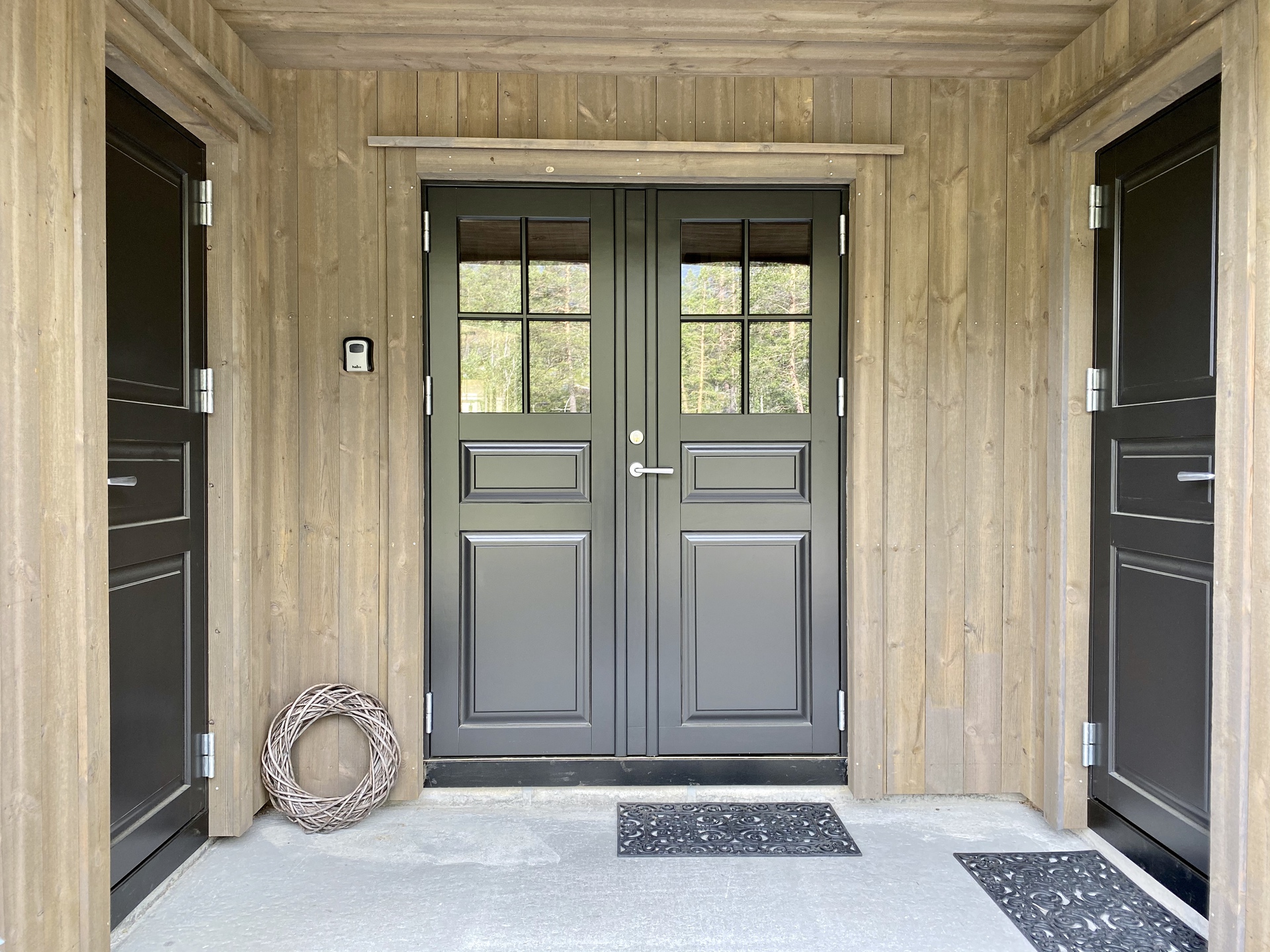 2 floya ytterdor til hytte BYV 00307