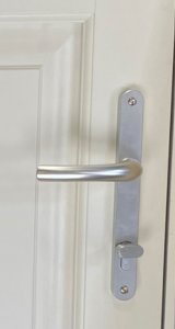 Standard-vrider-og-knappvrider-innadslaende-ytterdor-160x300